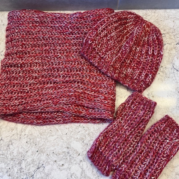 New red & white Curations  Caravan  scarf beenie mitten bundle - Picture 4 of 7